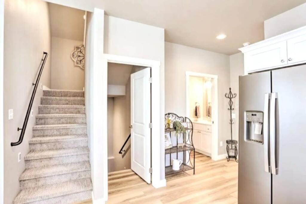 New! Cozy & Modern Spearfish Home Near Downtown! Exterior photo